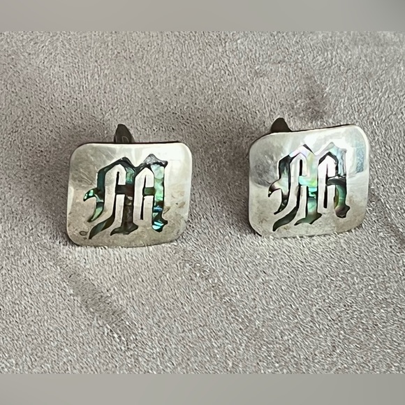 Rancho Alegre Jewelry - Vintage Rancho Alegre cuff links sterling silver abalone initial M, beautiful